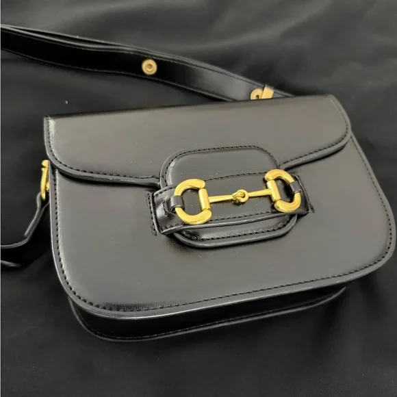 Elegant Black Leather Bag - Picture 2 of 9